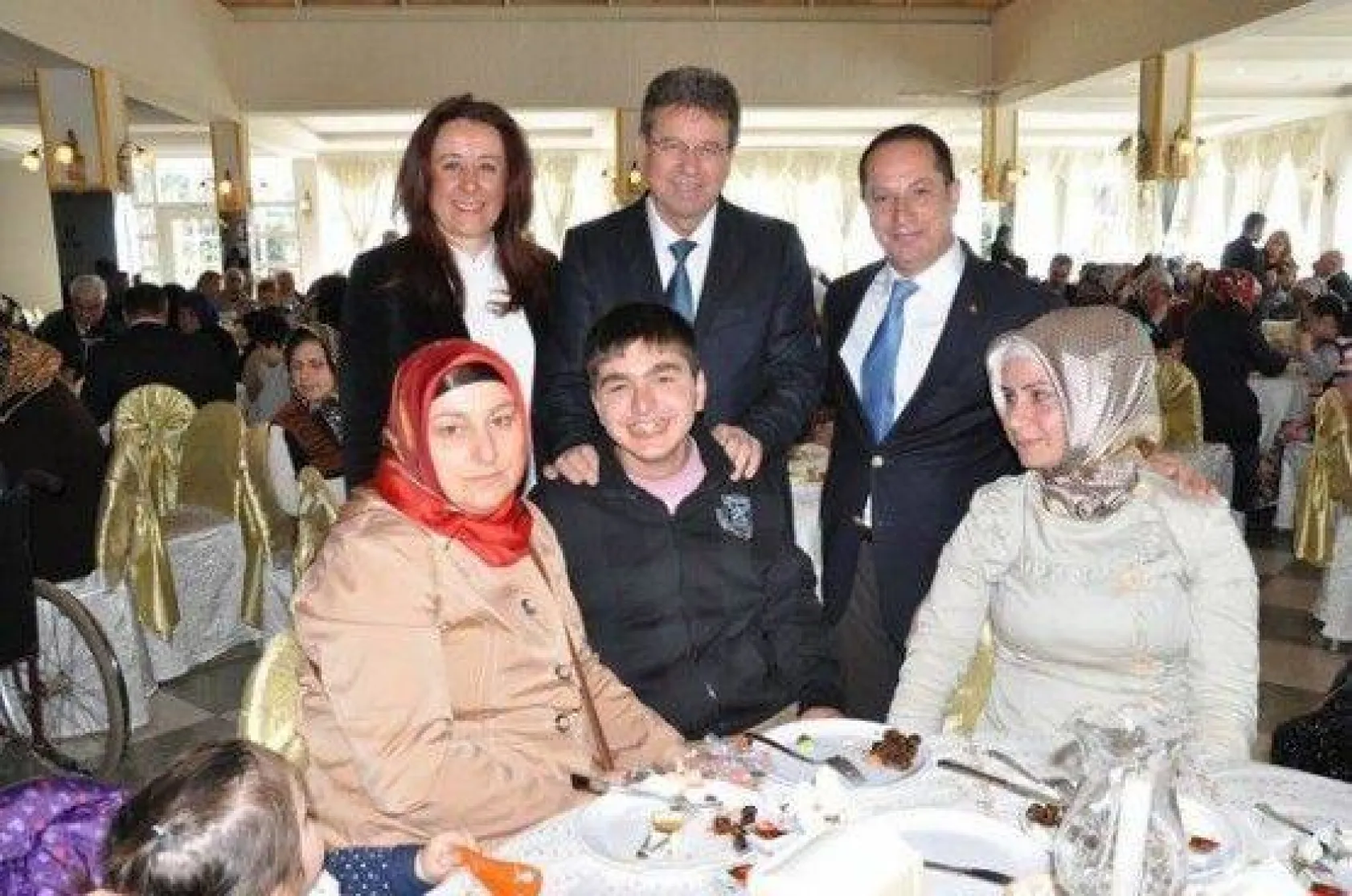 Ak Parti Heyetinden Anlamlı Kahvaltı