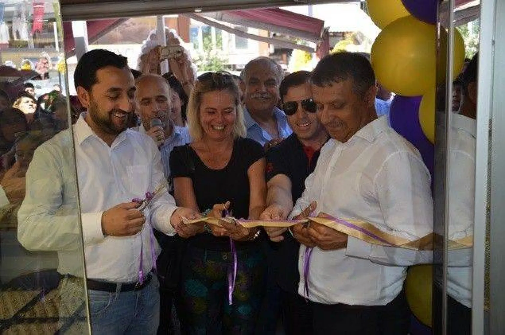 Altın almak için sıraya girdiler