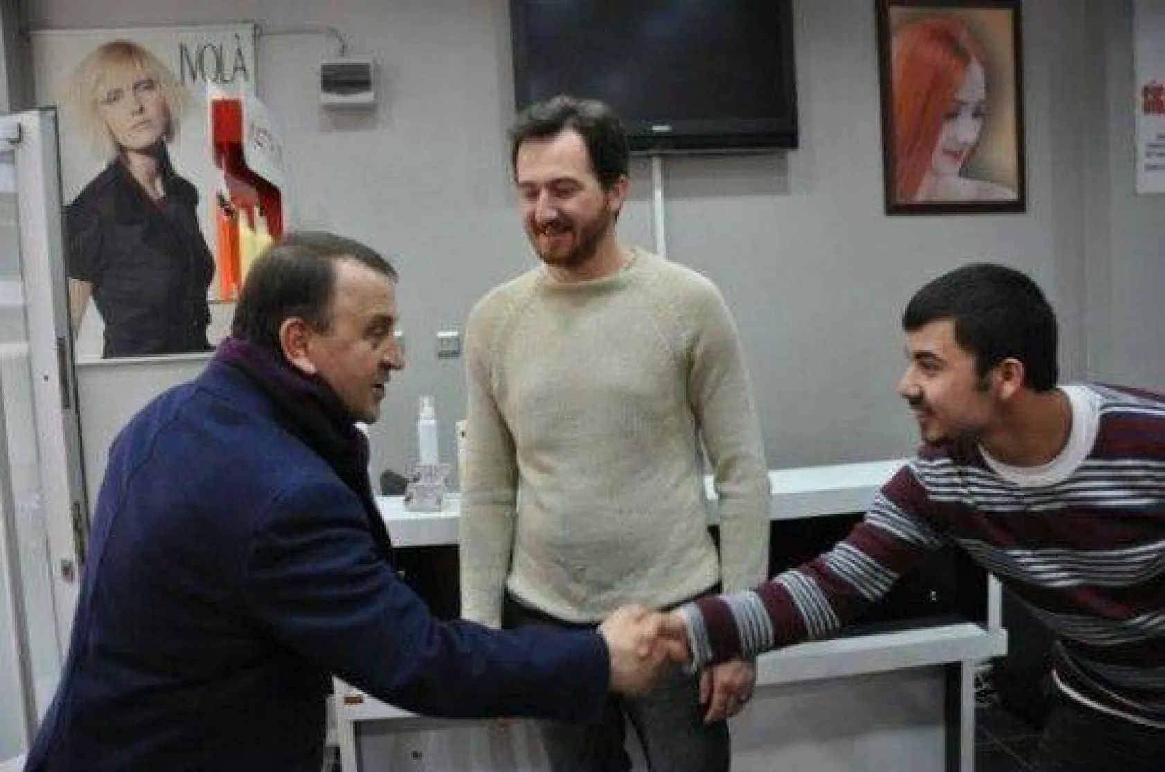 Işıklar hemşerileriyle el ele, kol kola