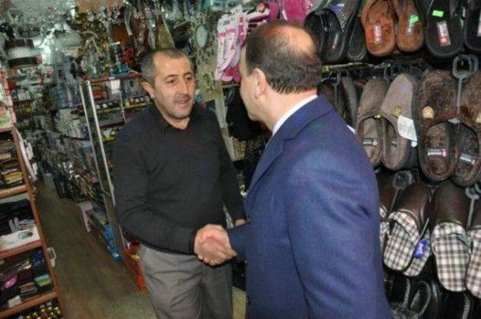 Işıklar hemşerileriyle el ele, kol kola