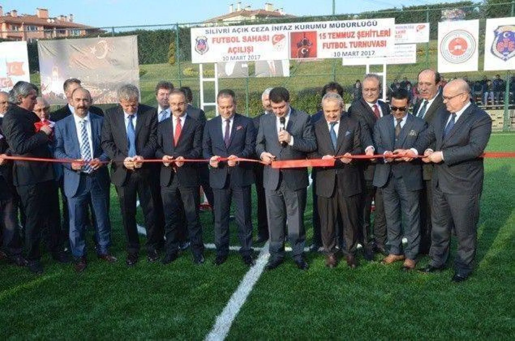 Cezaevinde Futbol Sahası ve Kütüphane Açıldı