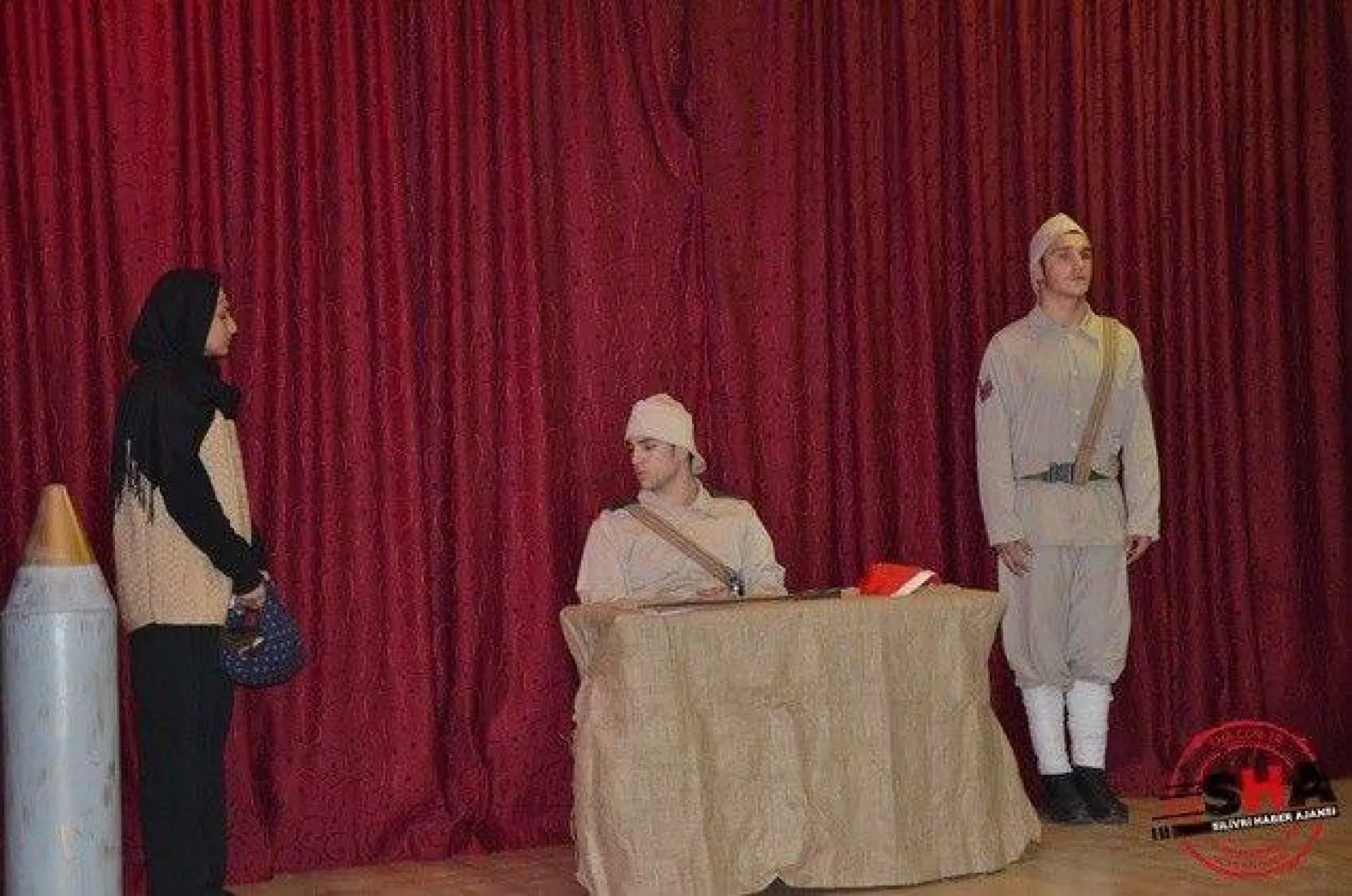 Chp'li Kadınlar ve Gençlerden Öğretmenlere çiçek