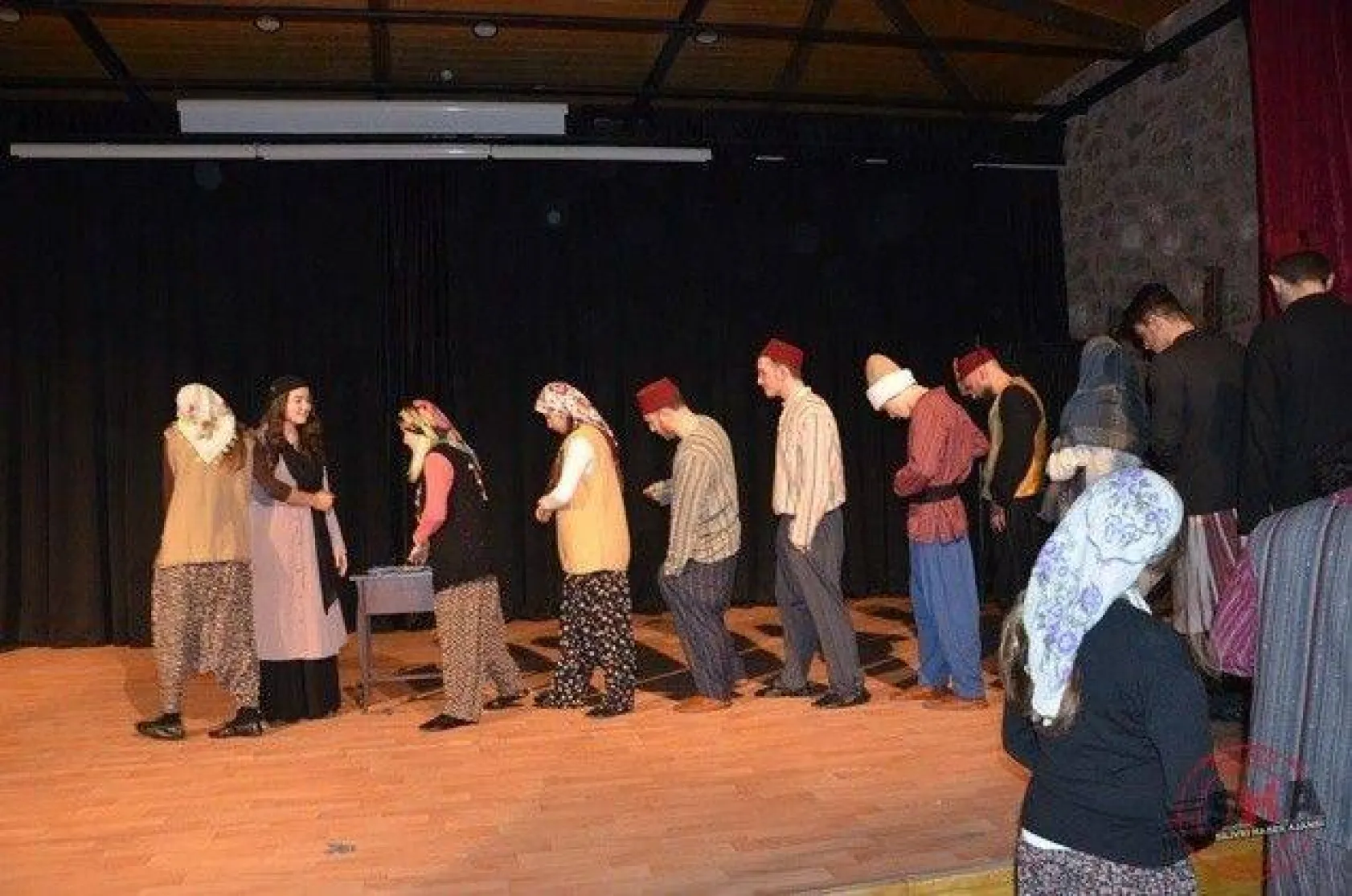 Evvel Zaman oyunu büyük beğeni topladı