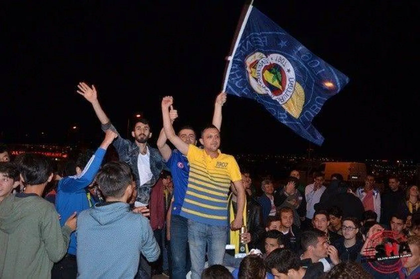 Şampiyonluk coşkusu sahilde yaşandı