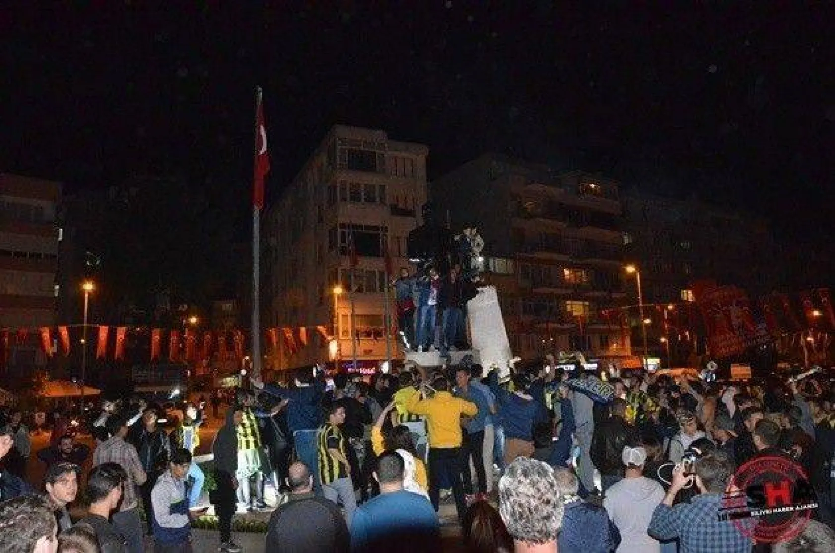 Şampiyonluk coşkusu sahilde yaşandı