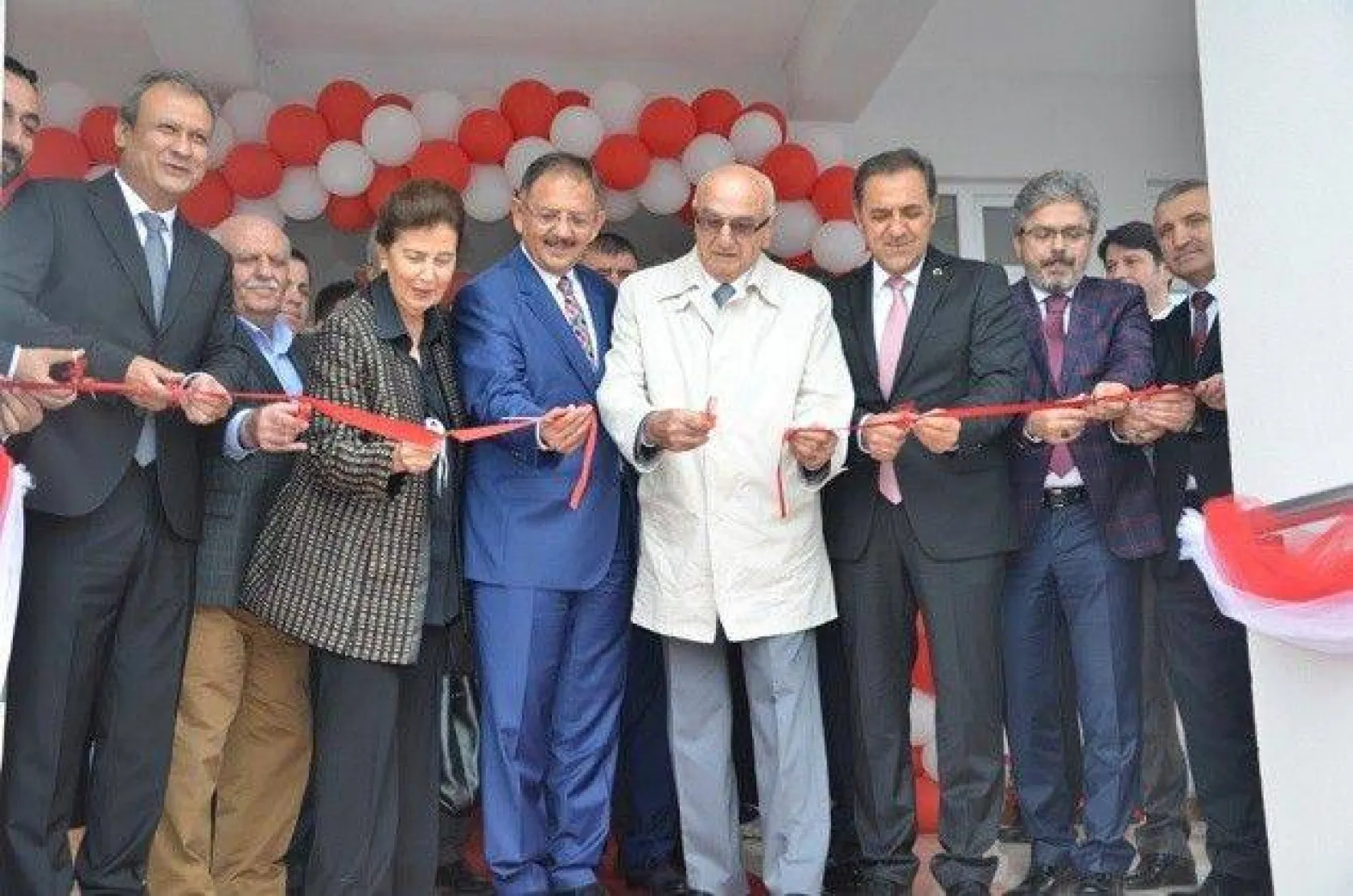 Bakan Özhaseki: 'İstikrar abidesi gibi ayaktayız'