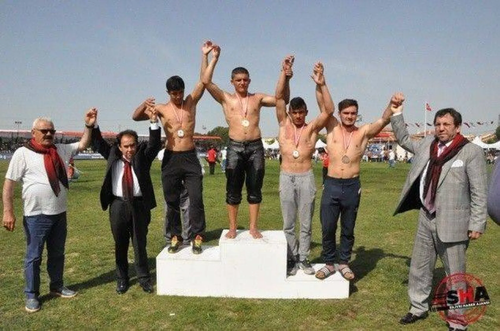 Pehlivanlar Silivri er meydanında güreşti