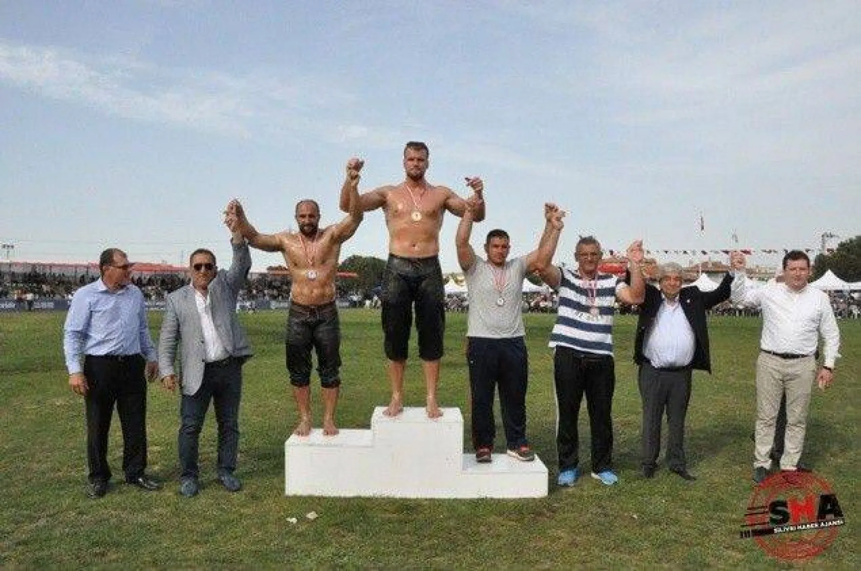 Pehlivanlar Silivri er meydanında güreşti