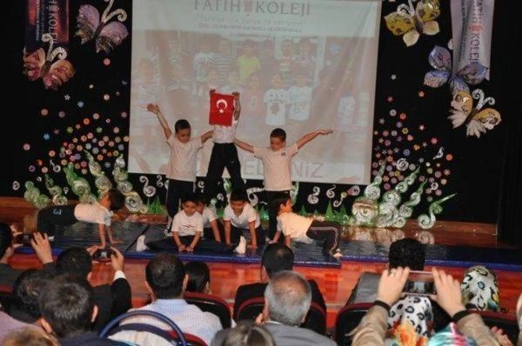 Fatih Koleji Miniklerinden Kocaman Gösteri