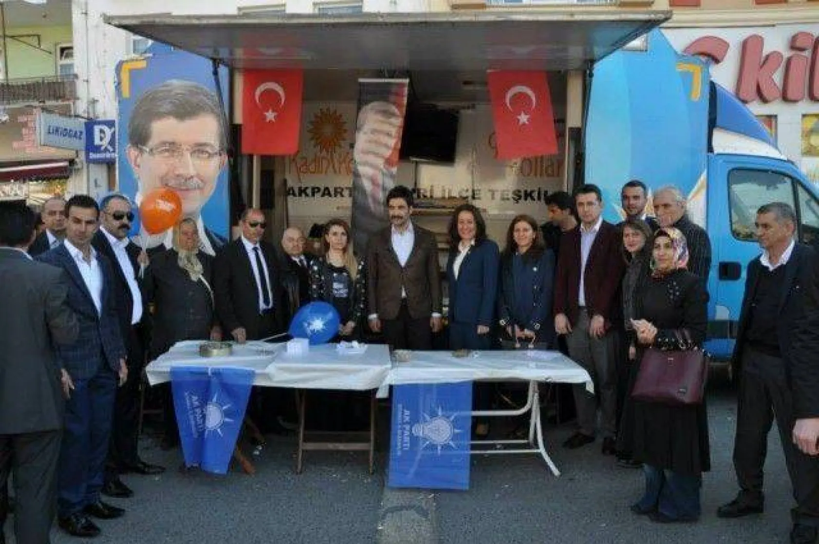 Işılak, seçim irtibat bürolarını açtı