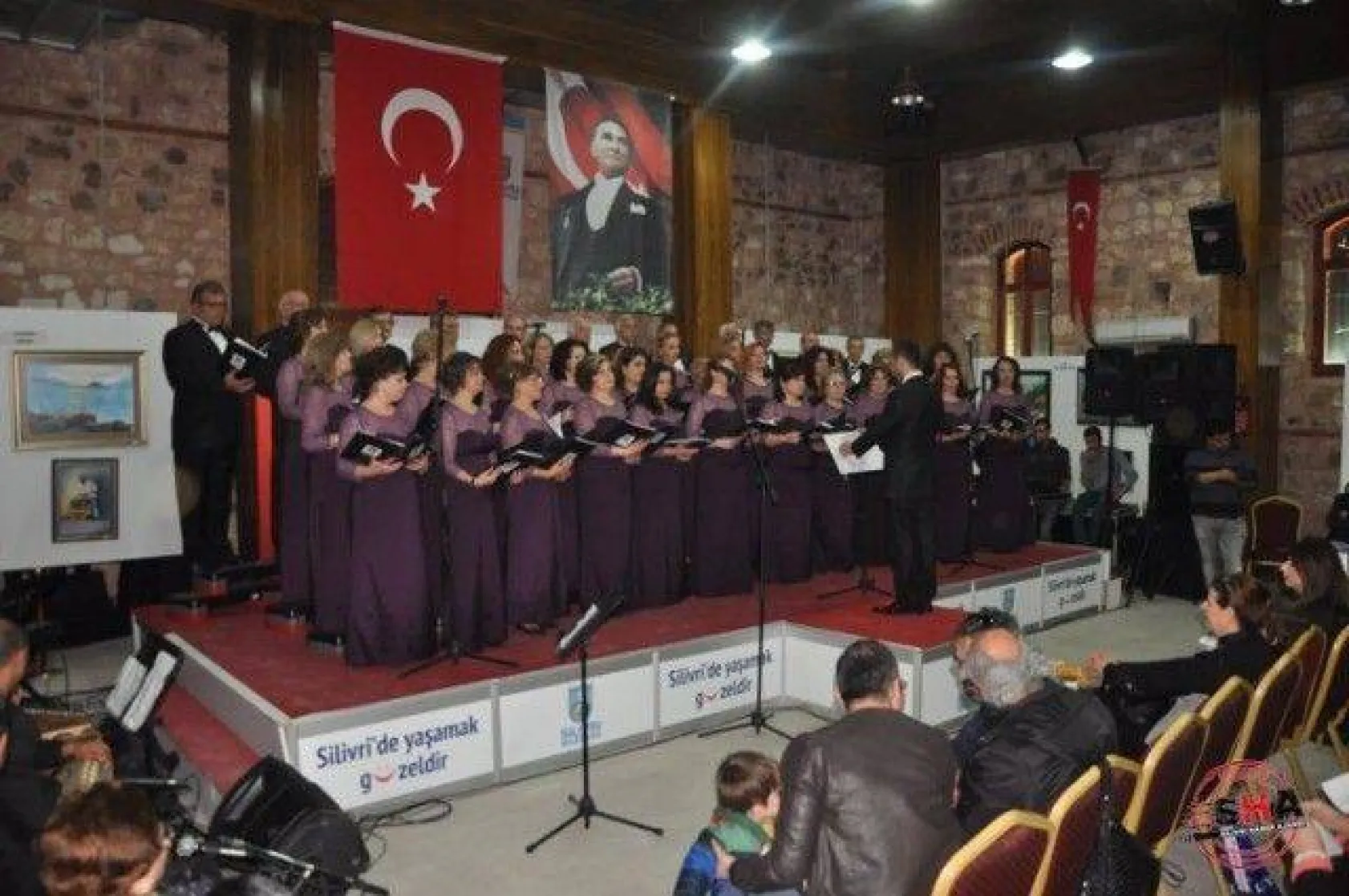 Müzeyyen Senar Şarkılarla Anıldı