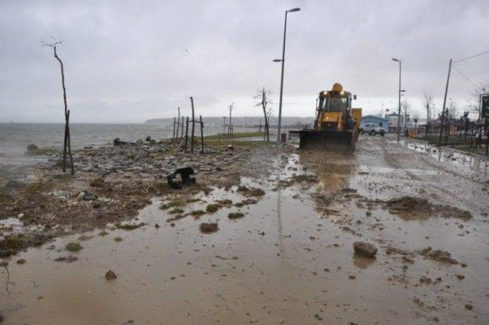 Belediyeden Lodos Mesaisi