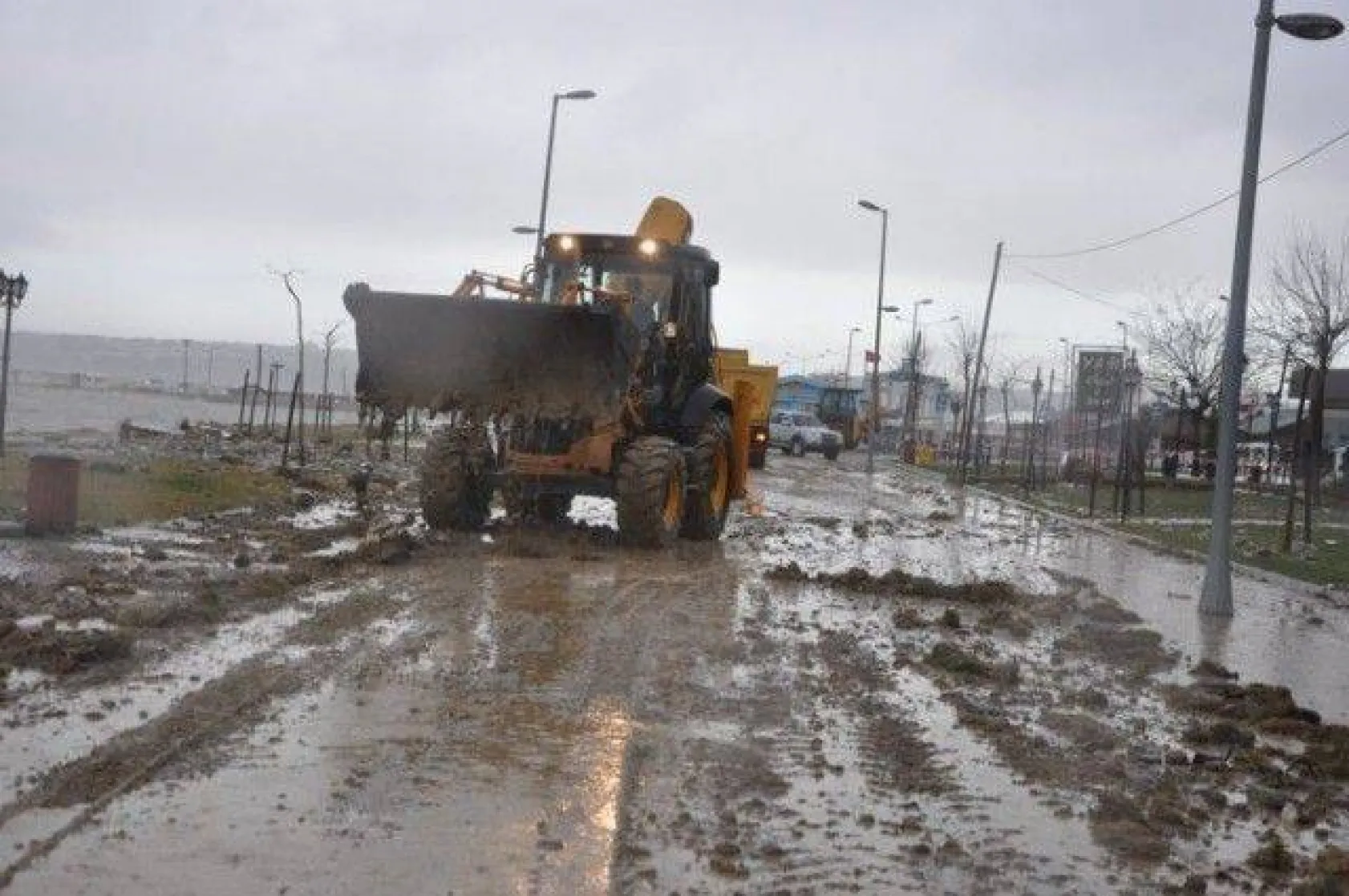 Belediyeden Lodos Mesaisi