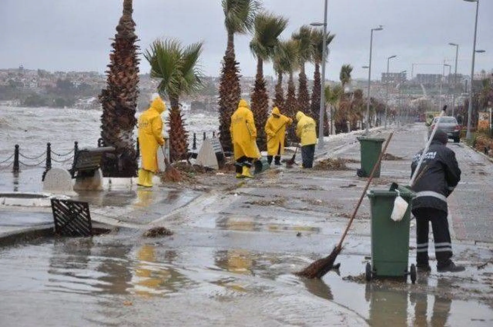 Belediyeden Lodos Mesaisi
