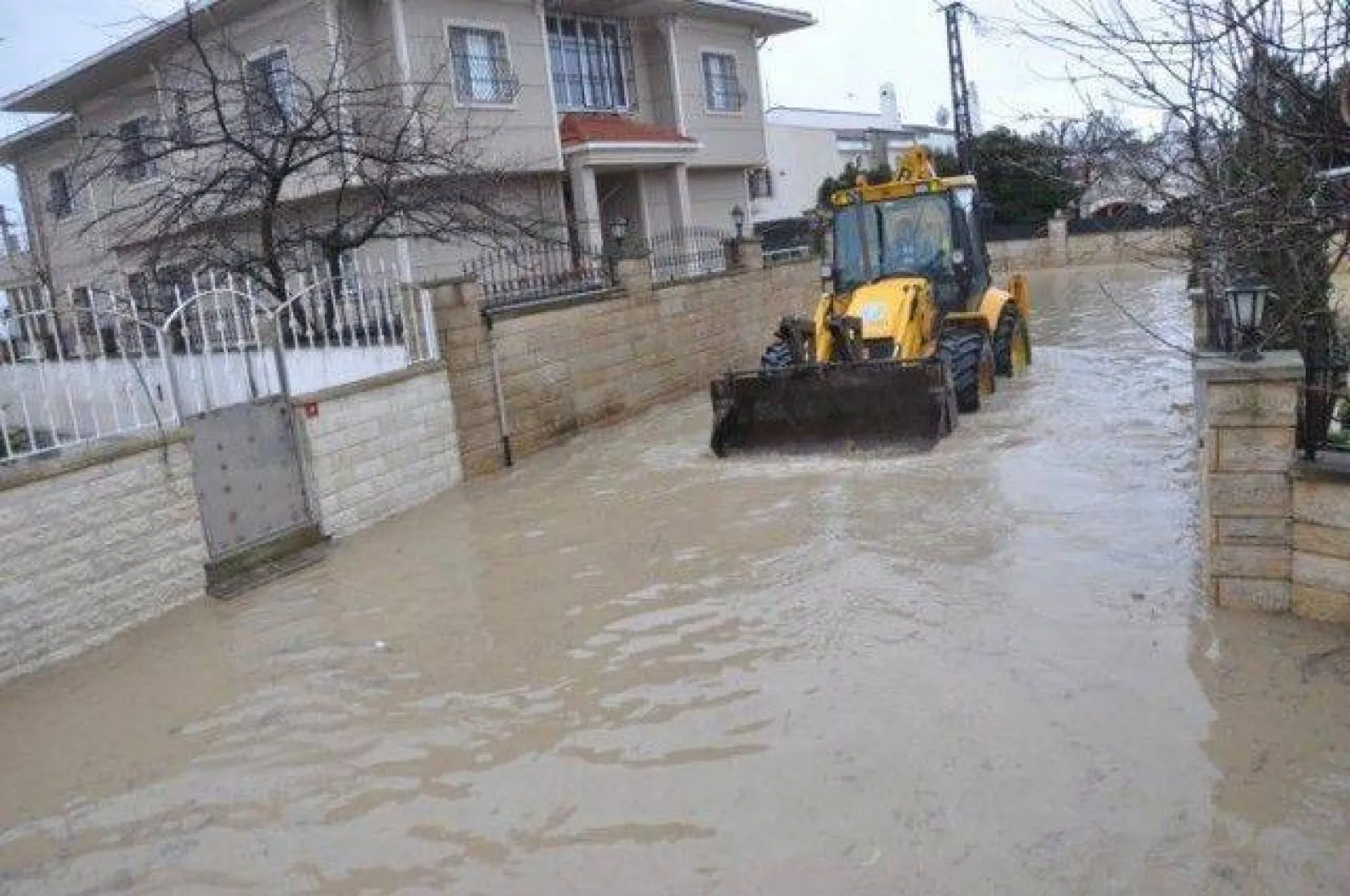 Belediyeden Lodos Mesaisi