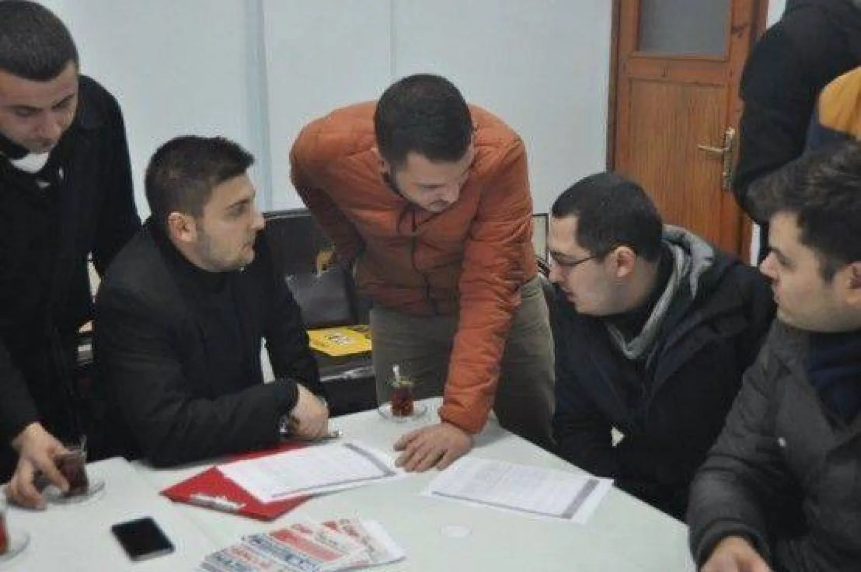 CHP'li gençler mahalle ziyaretlerine devam ediyor