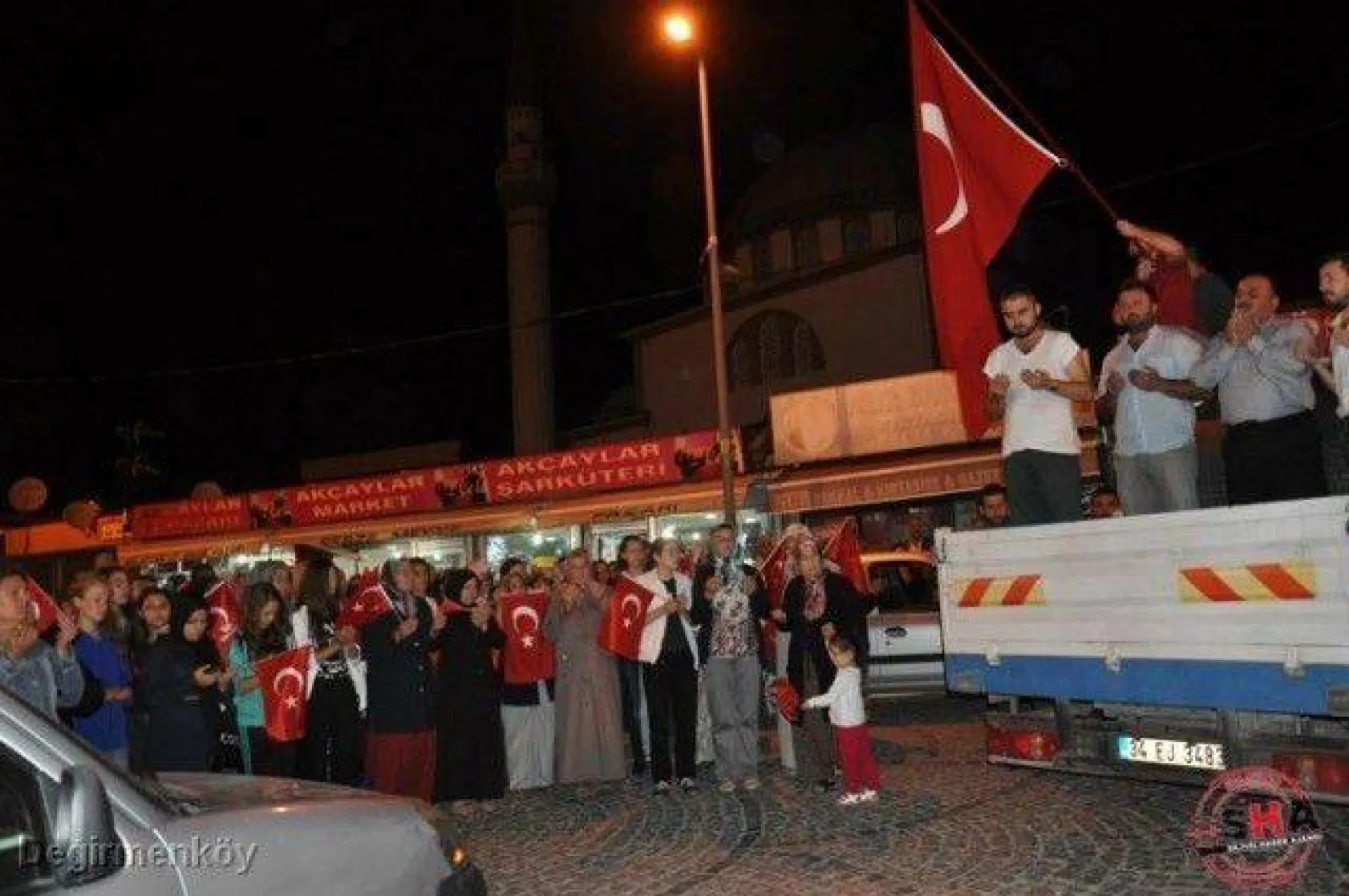 Silivri tek yürek oldu teröre lanet yağdırdı