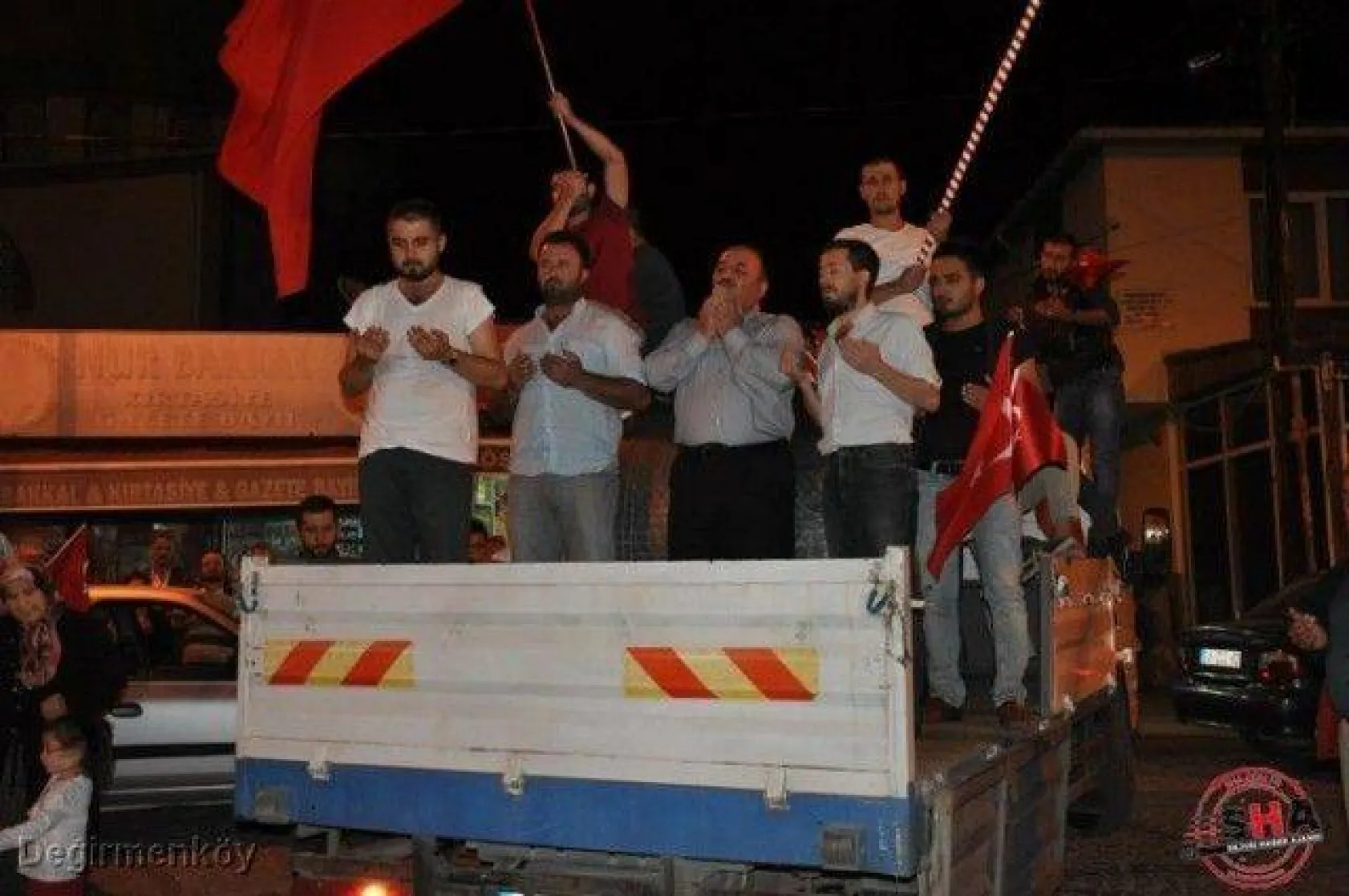 Silivri tek yürek oldu teröre lanet yağdırdı