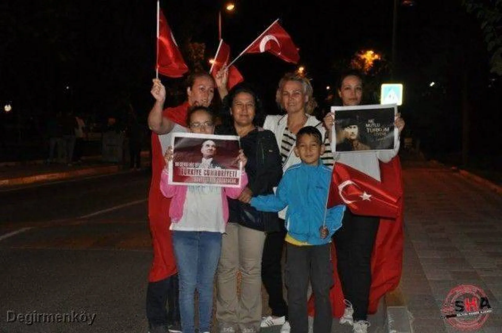 Silivri tek yürek oldu teröre lanet yağdırdı