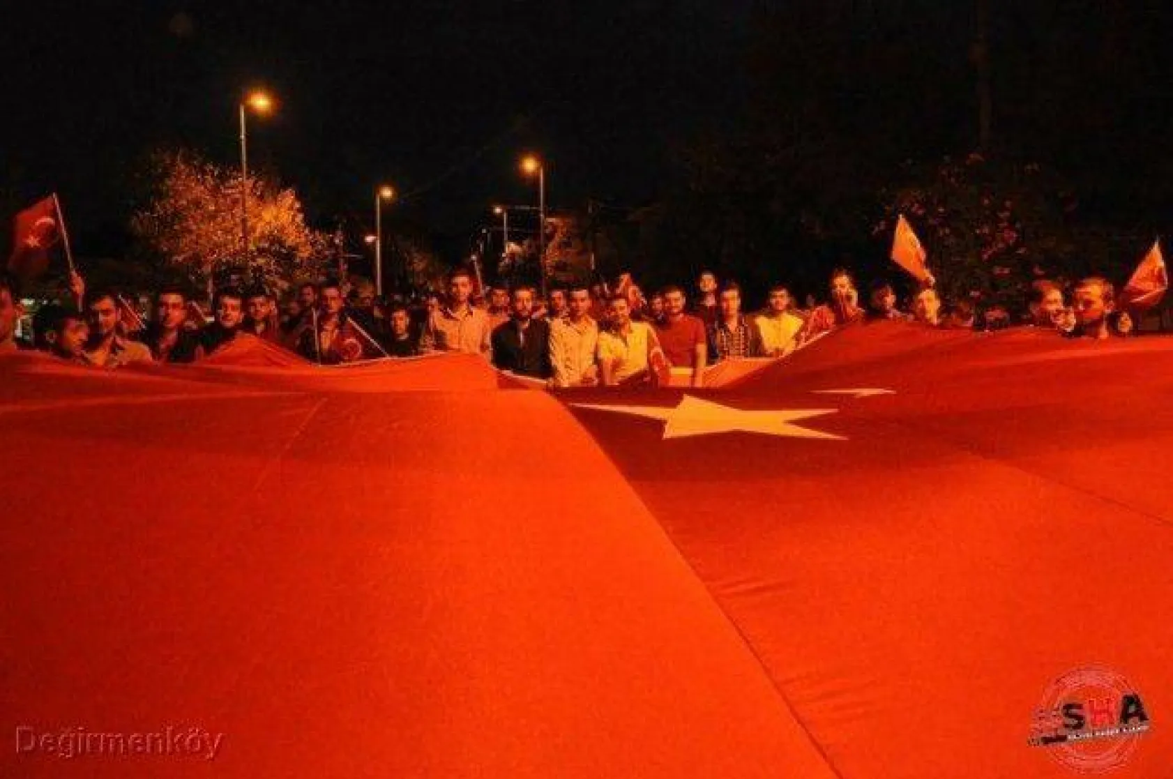 Silivri tek yürek oldu teröre lanet yağdırdı
