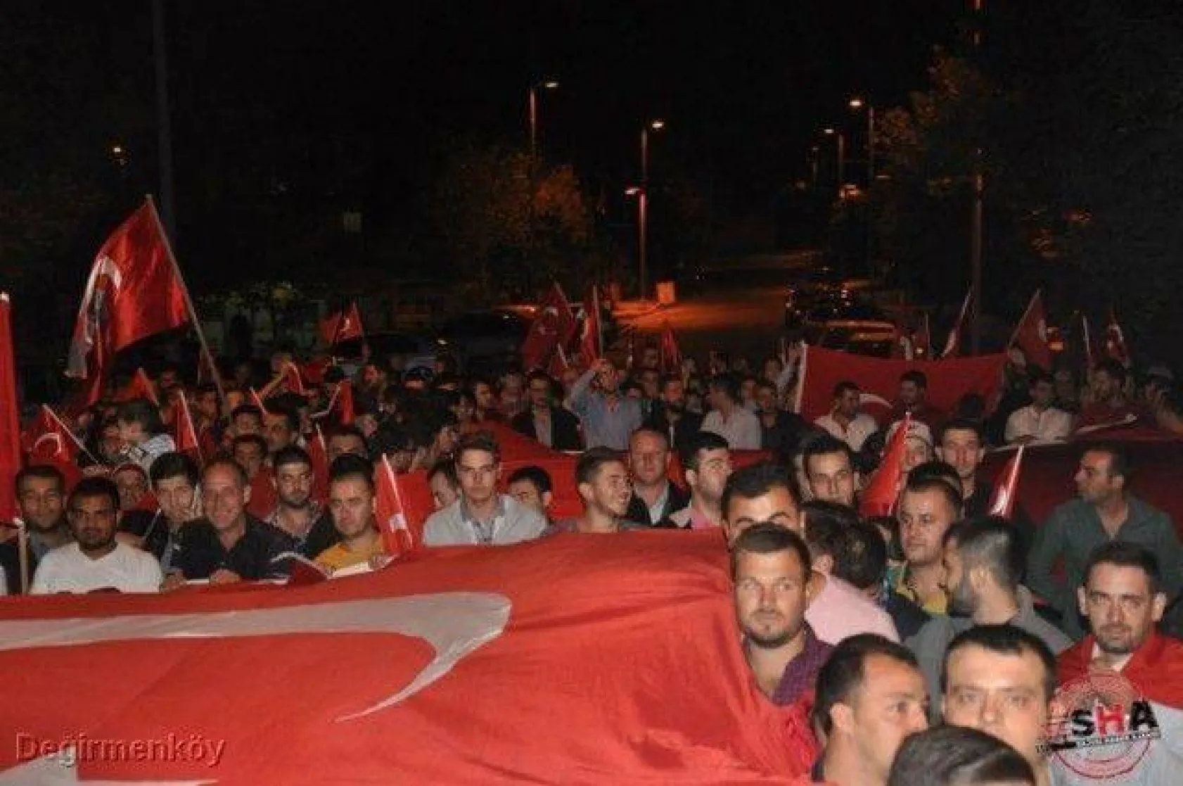 Silivri tek yürek oldu teröre lanet yağdırdı
