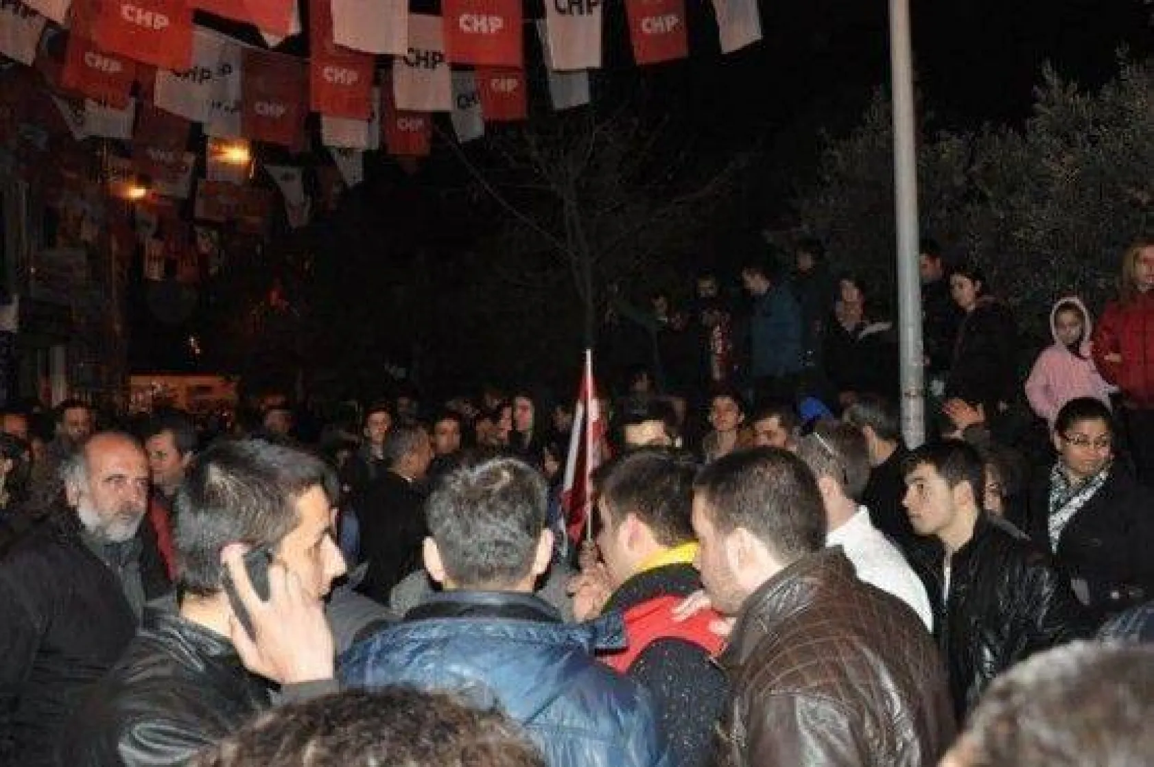 CHP zaferini kutluyor!