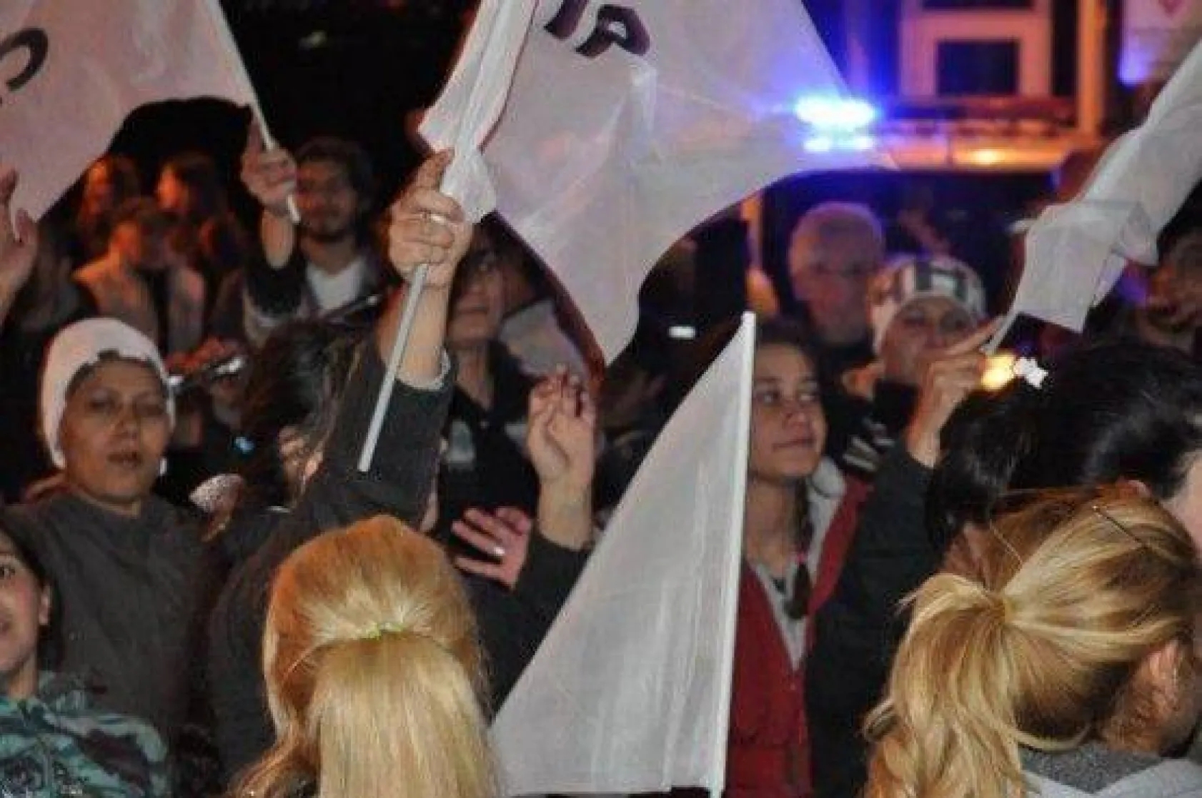 CHP zaferini kutluyor!