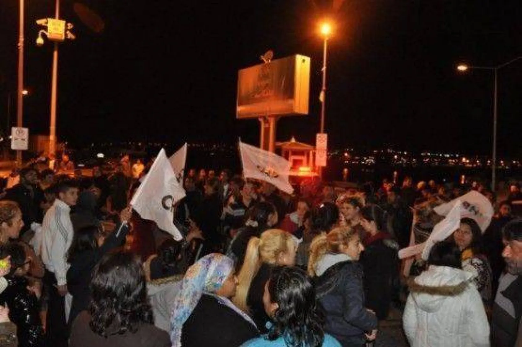 CHP zaferini kutluyor!