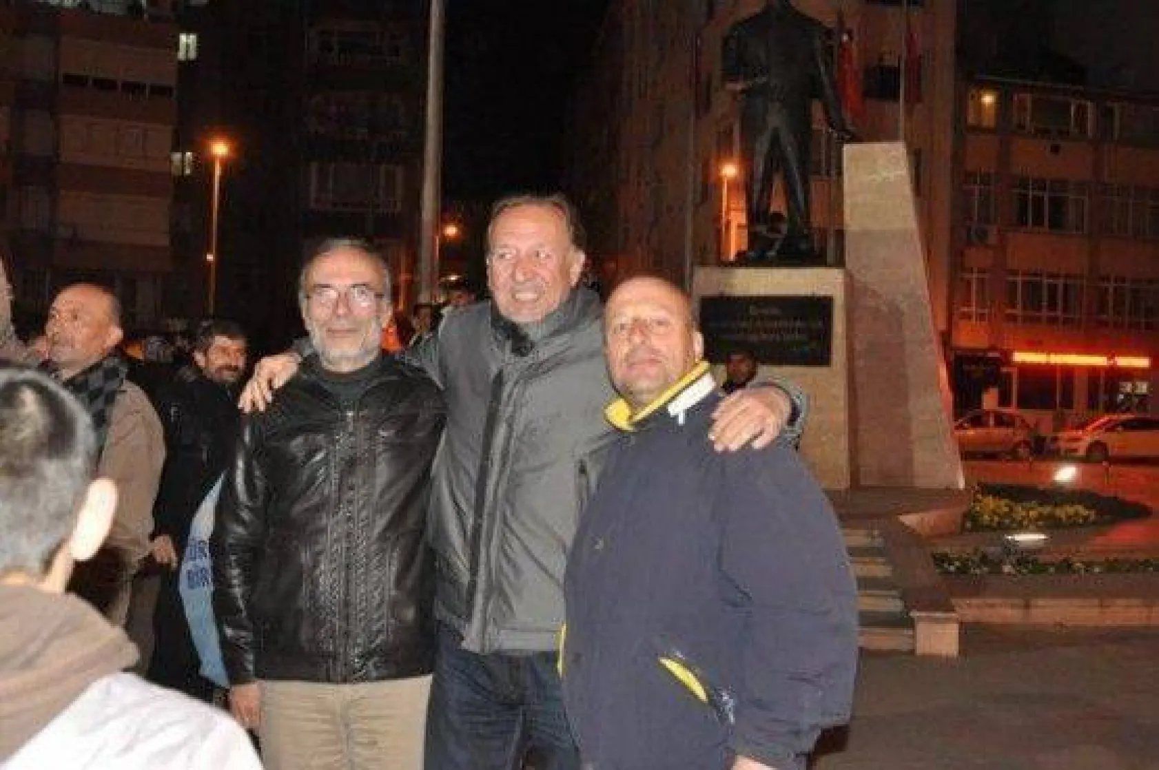 CHP zaferini kutluyor!