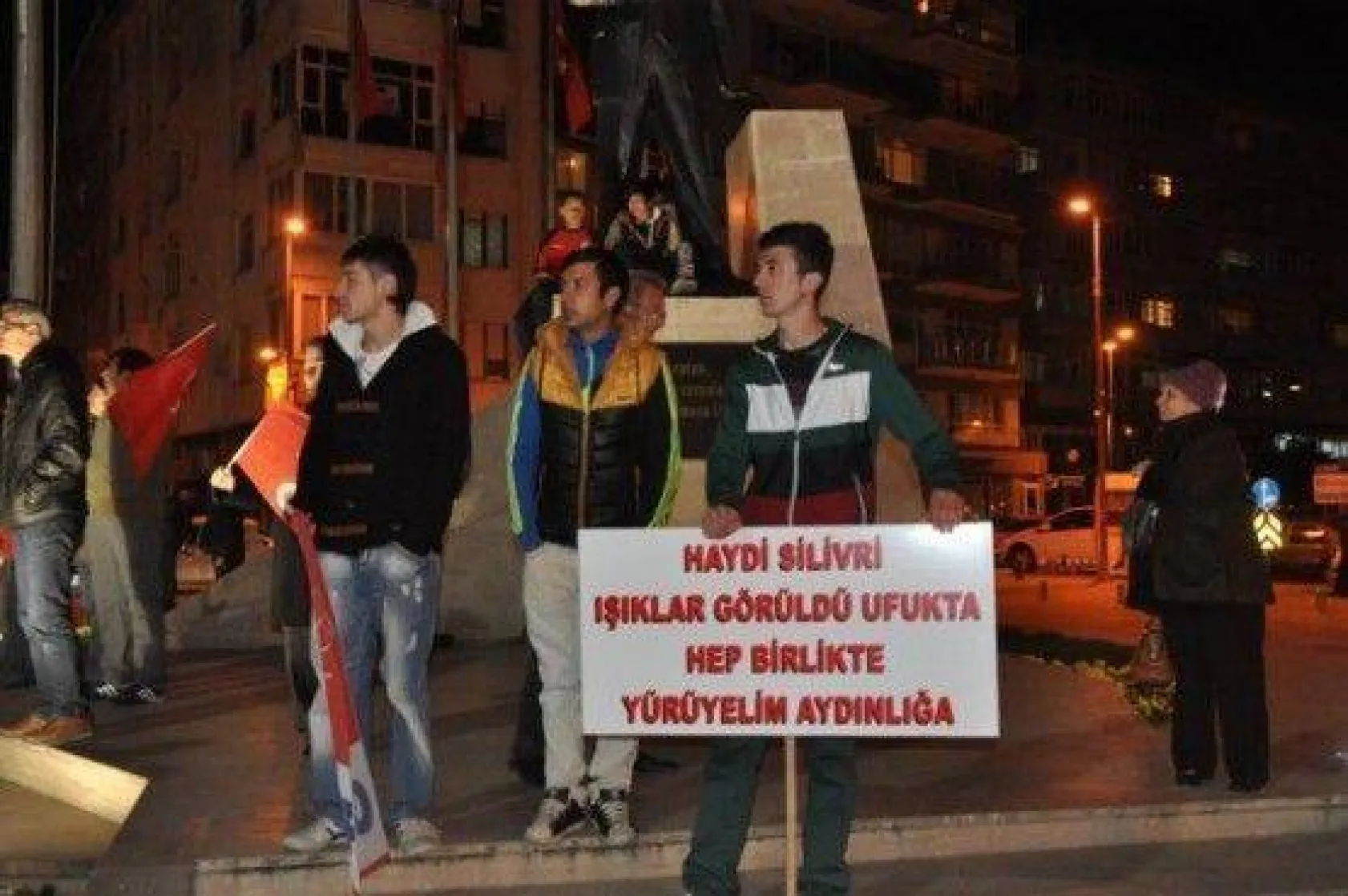 CHP zaferini kutluyor!