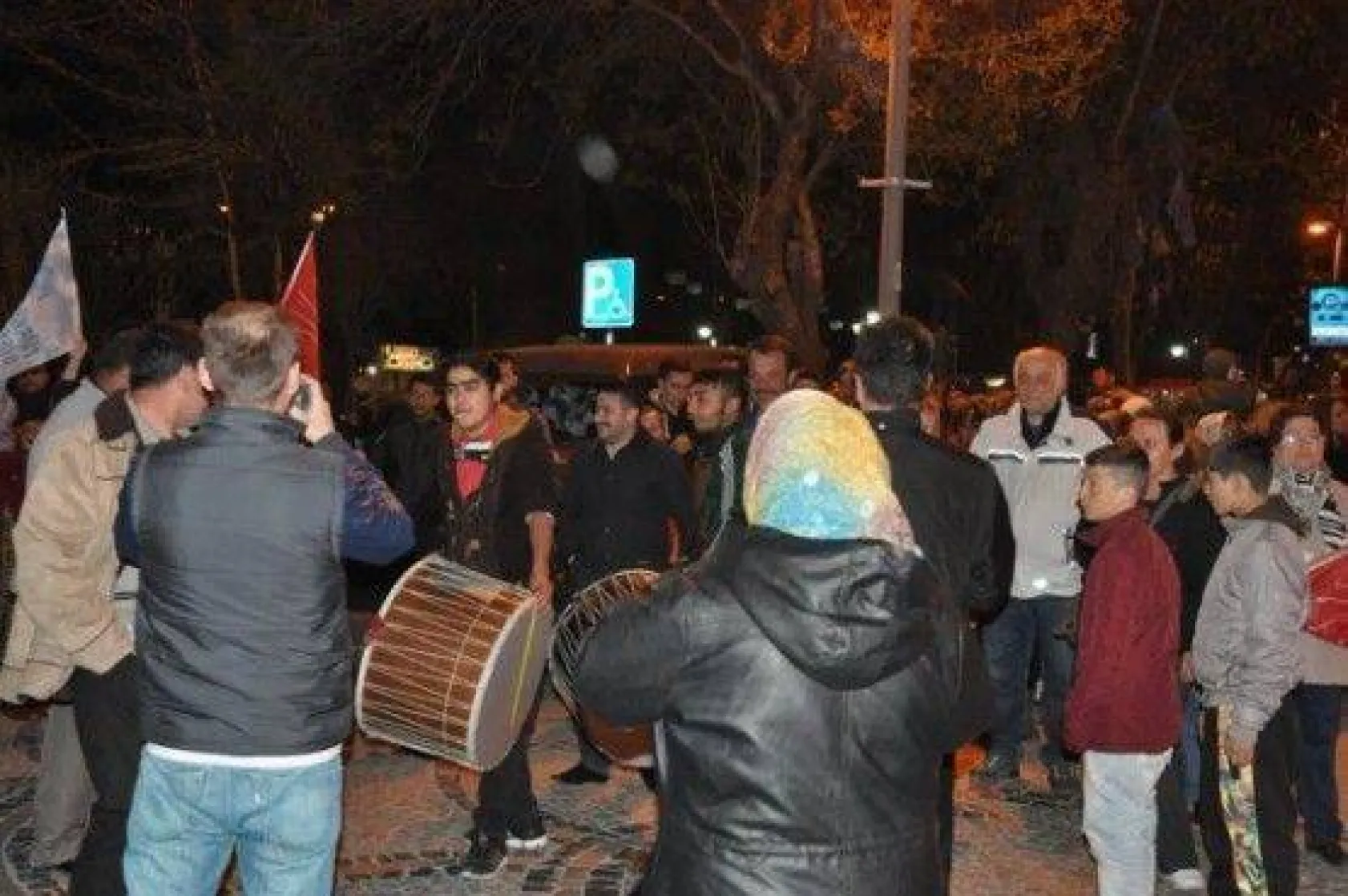 CHP zaferini kutluyor!