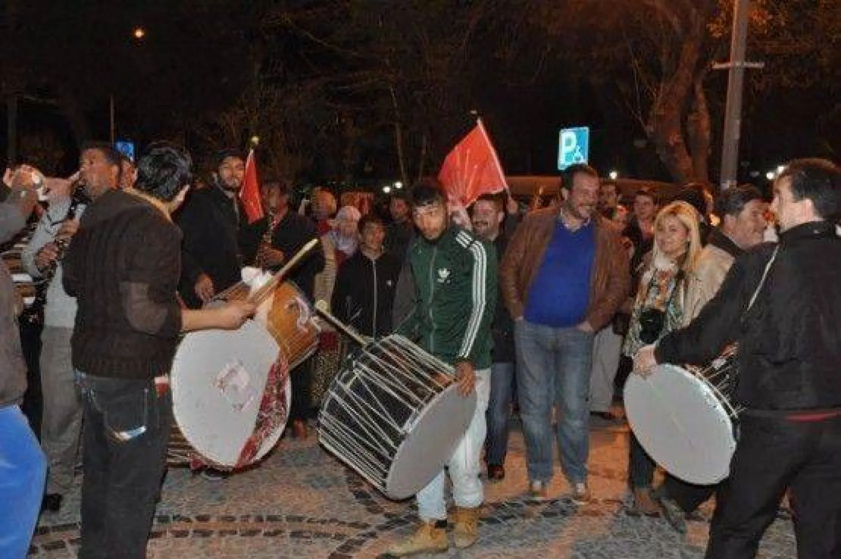 CHP zaferini kutluyor!