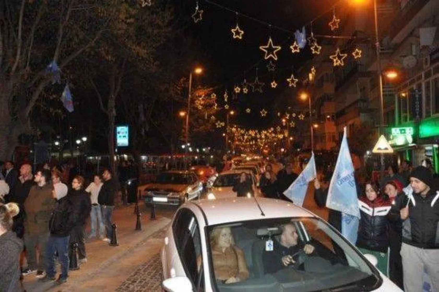 CHP zaferini kutluyor!