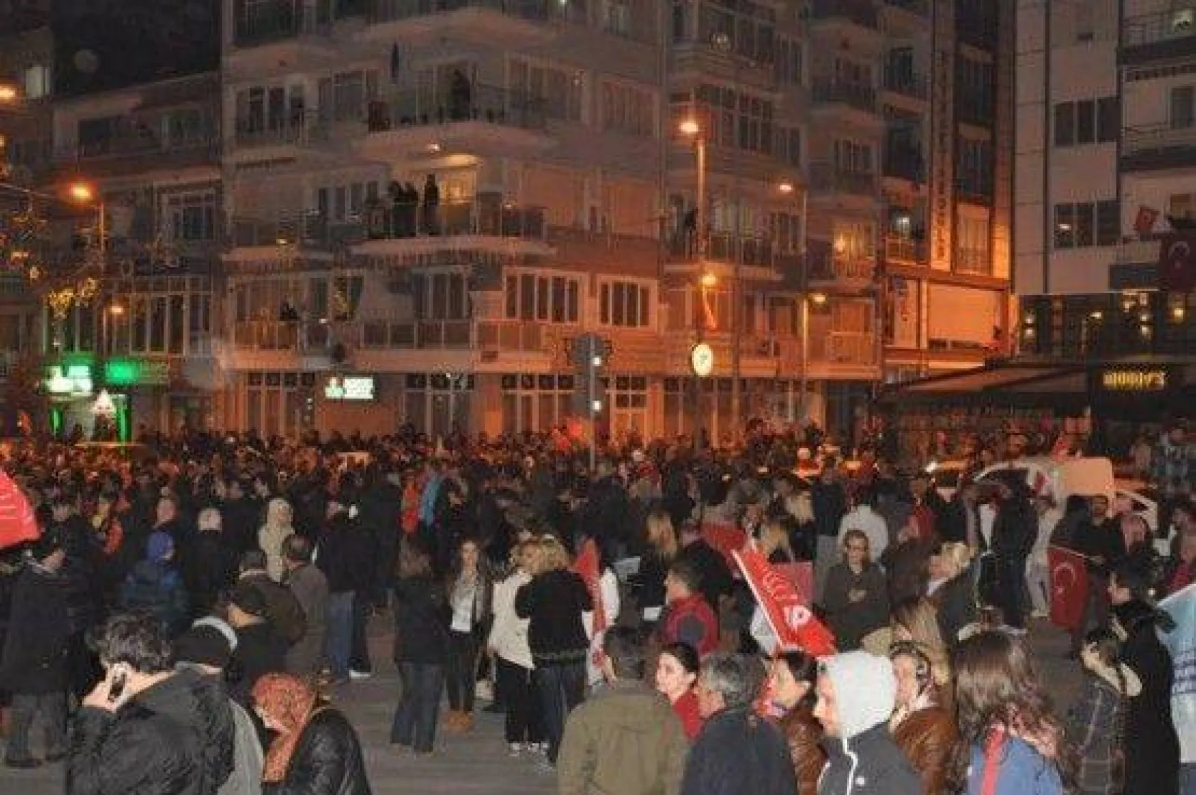 CHP zaferini kutluyor!