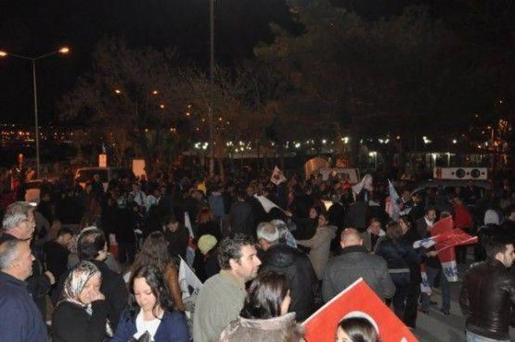 CHP zaferini kutluyor!