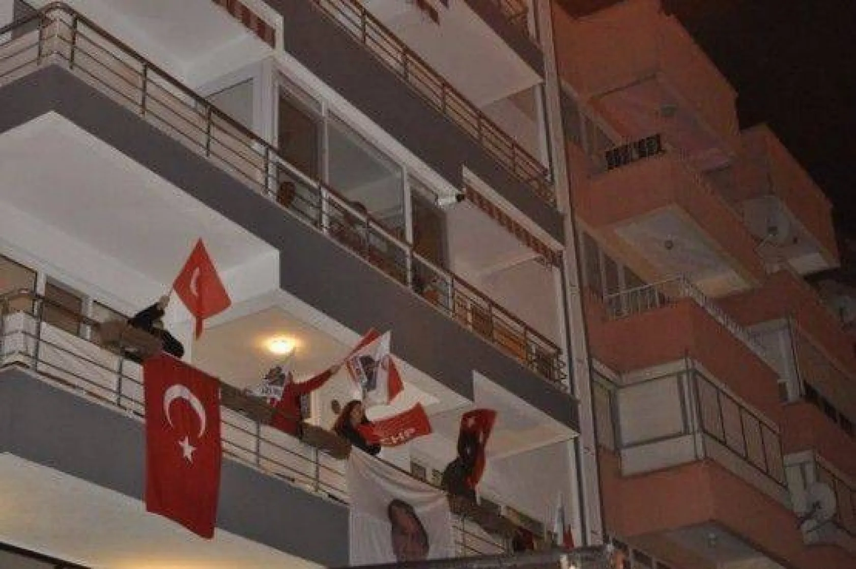 CHP zaferini kutluyor!