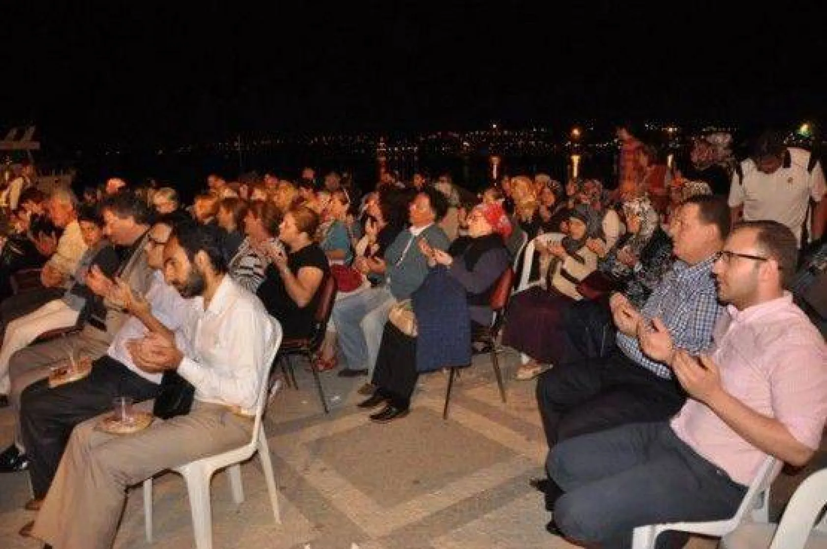 Silivri Sahilinde Ramazana Özel İlahi Dinletisi