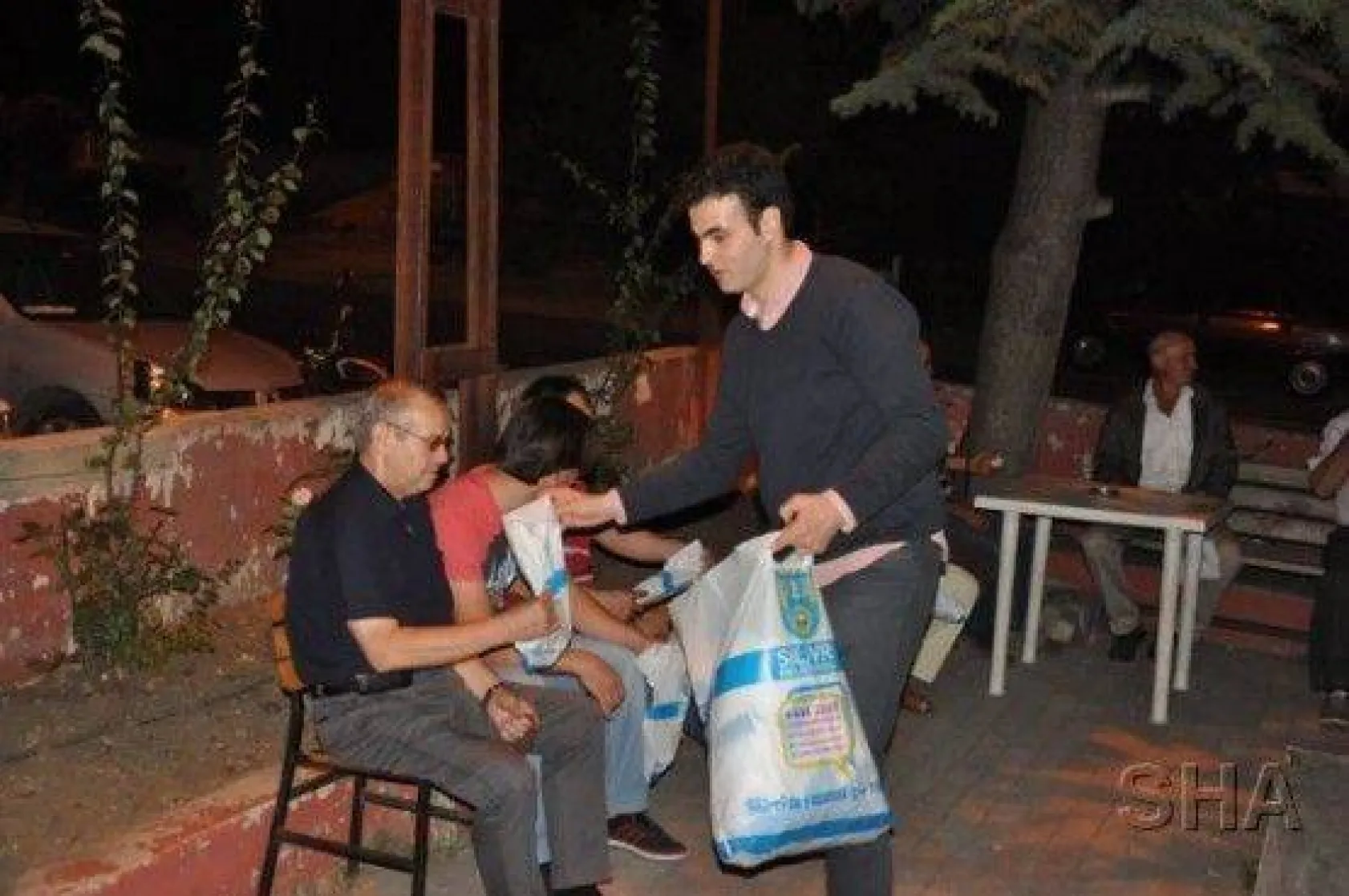 Işıklar, Erdin Ailesine Konuk Oldu