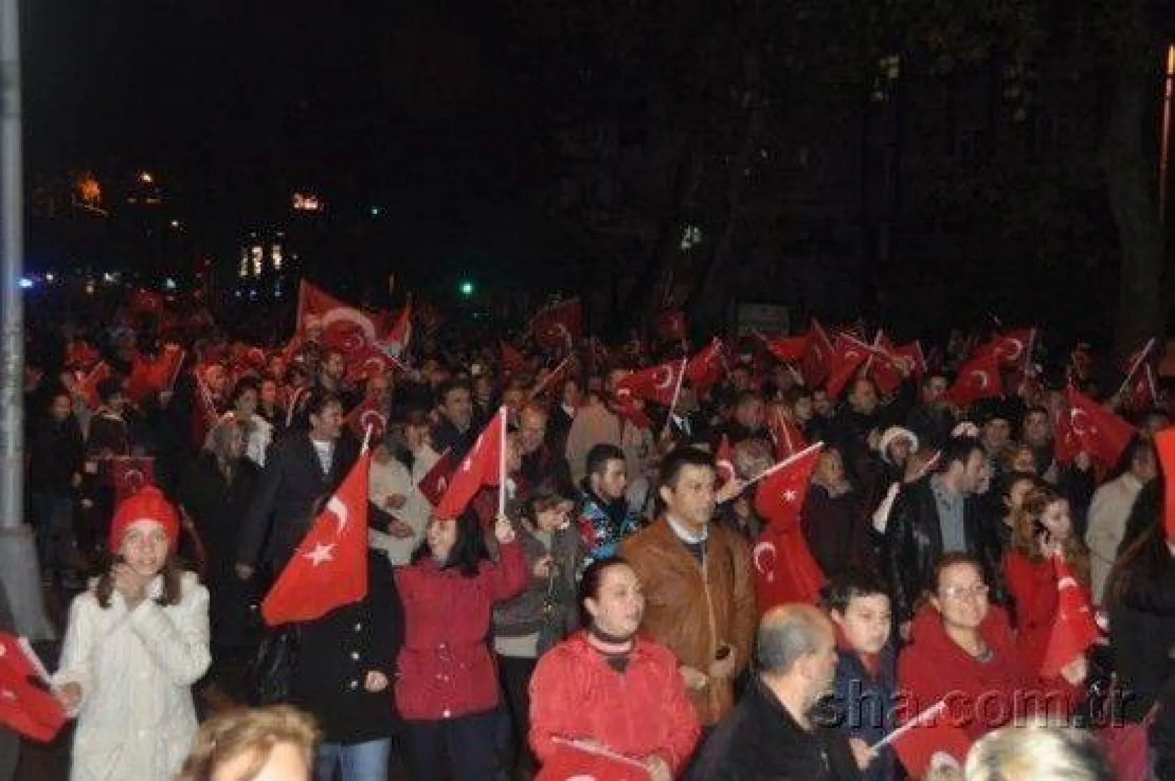 Binlerce kişi Cumhuriyet için yürüdü