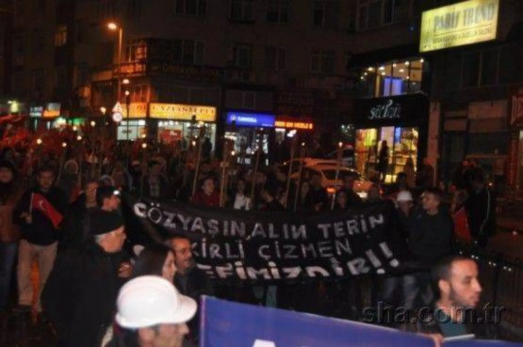 Binlerce kişi Cumhuriyet için yürüdü