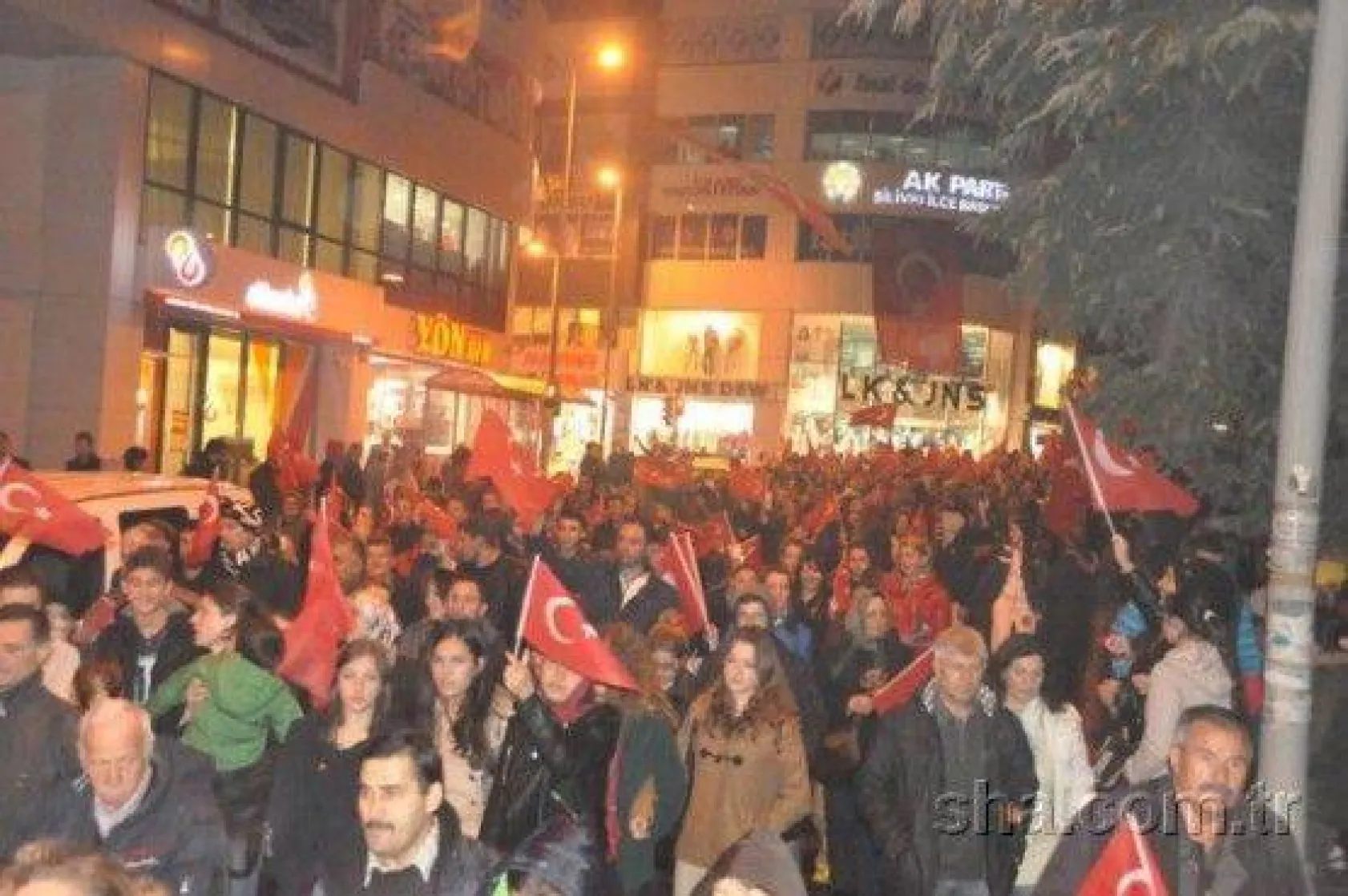 Binlerce kişi Cumhuriyet için yürüdü