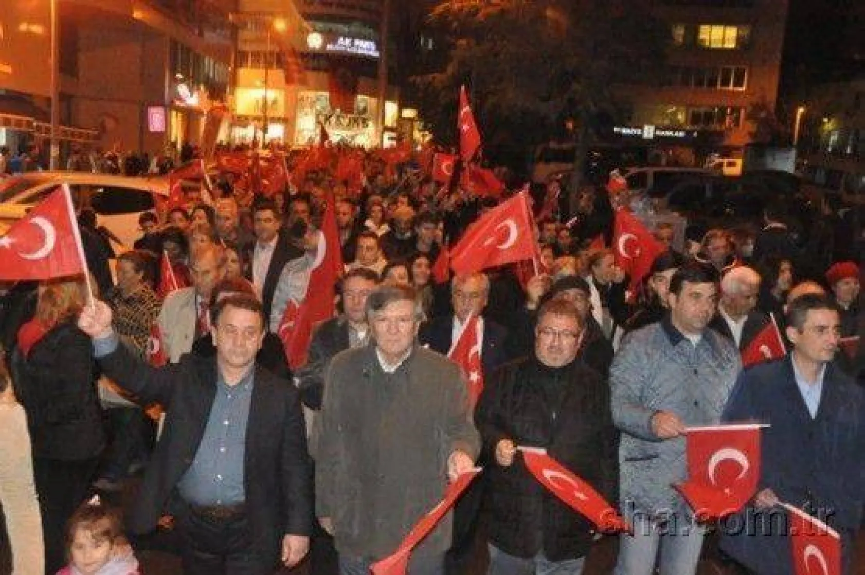 Binlerce kişi Cumhuriyet için yürüdü