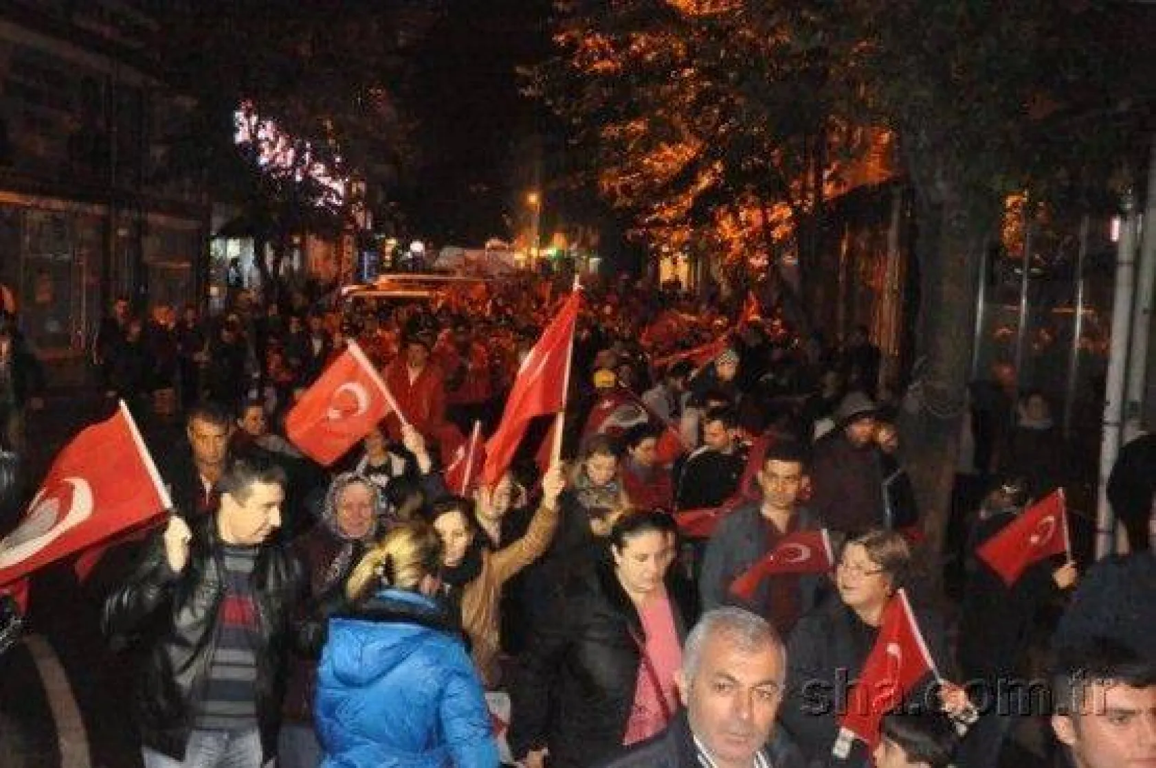 Binlerce kişi Cumhuriyet için yürüdü