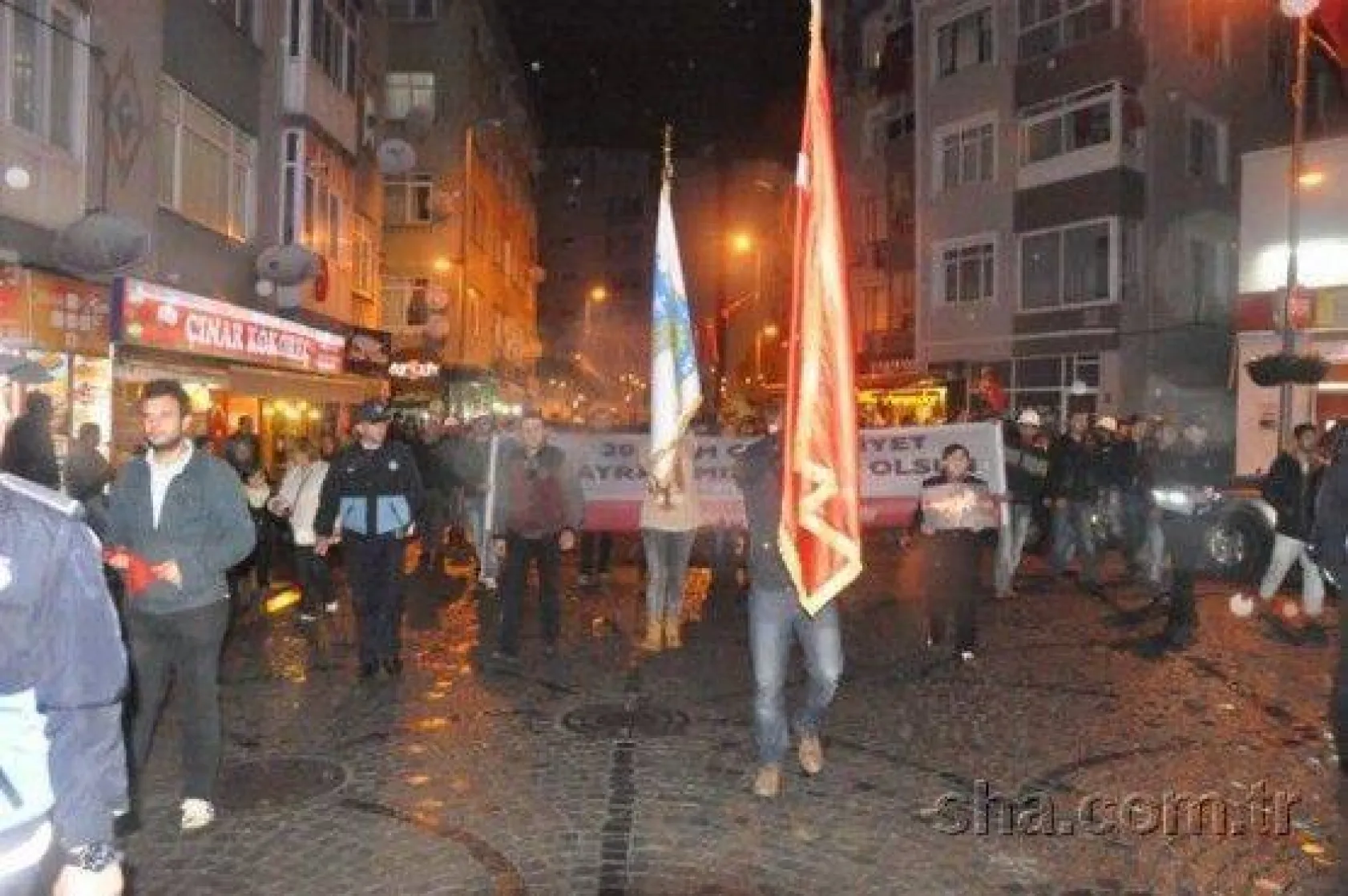 Binlerce kişi Cumhuriyet için yürüdü