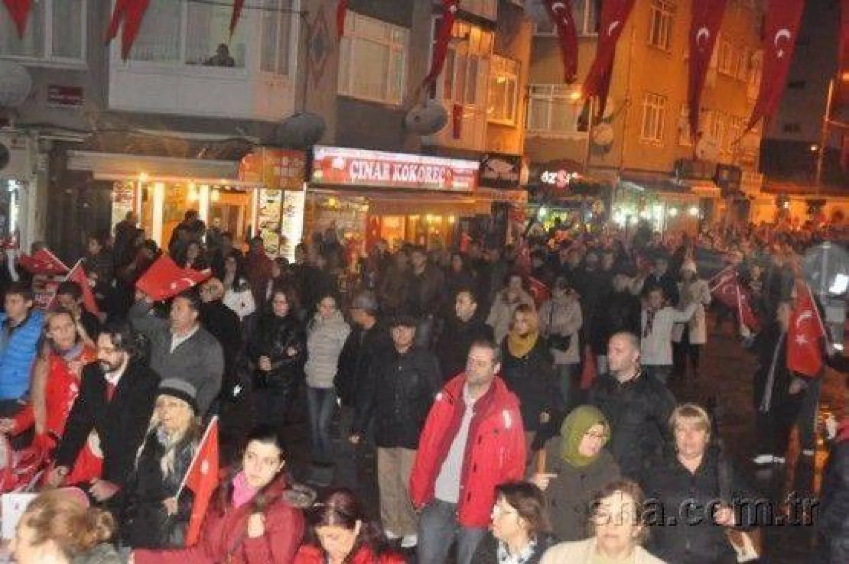 Binlerce kişi Cumhuriyet için yürüdü