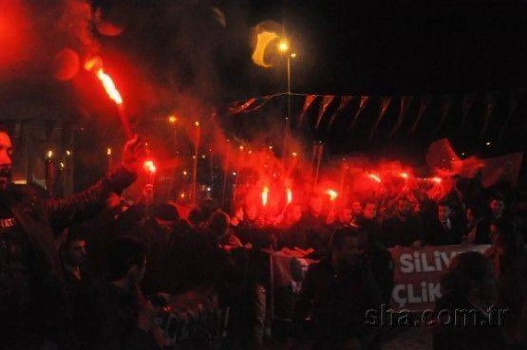 Binlerce kişi Cumhuriyet için yürüdü