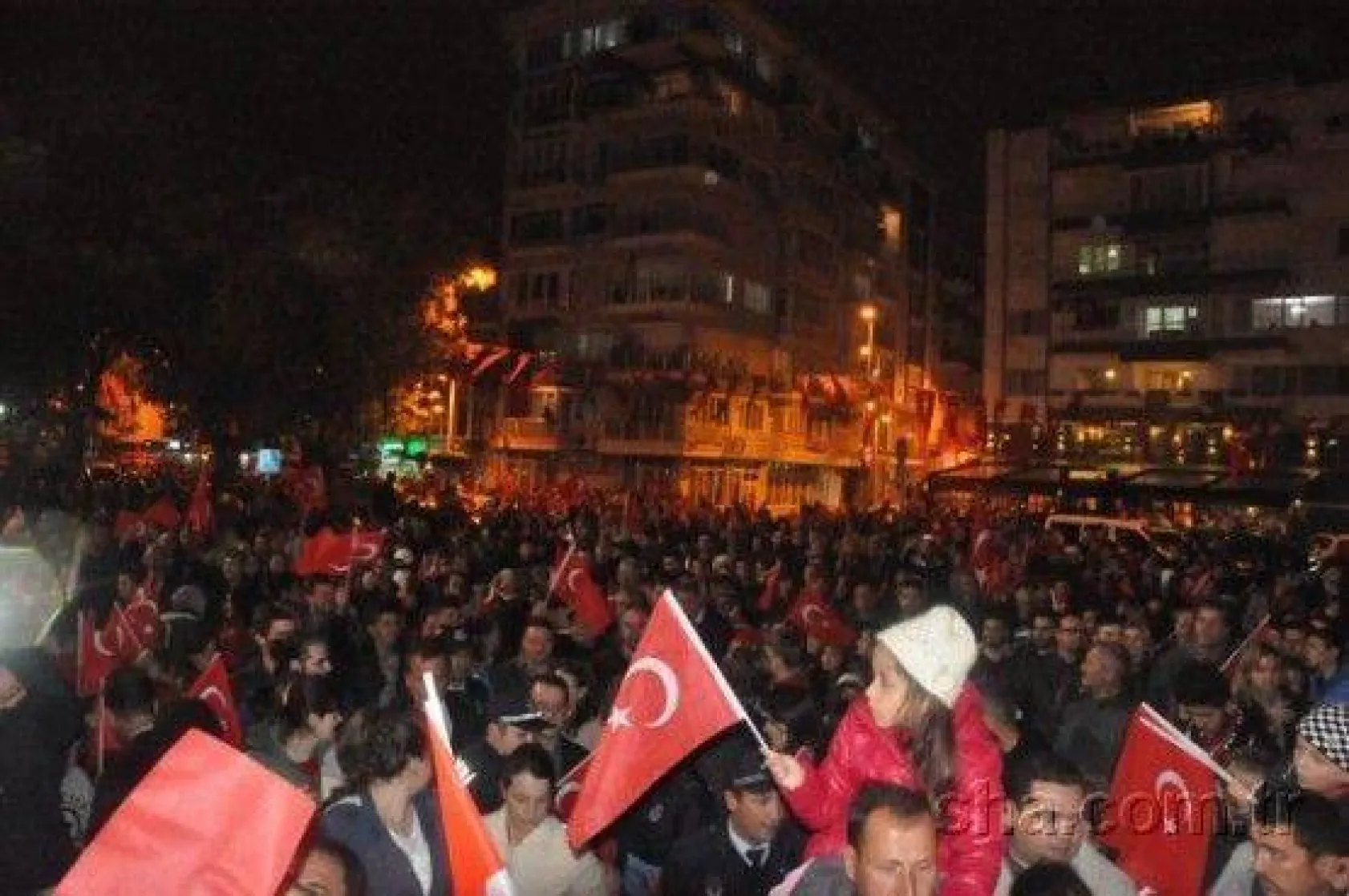 Binlerce kişi Cumhuriyet için yürüdü