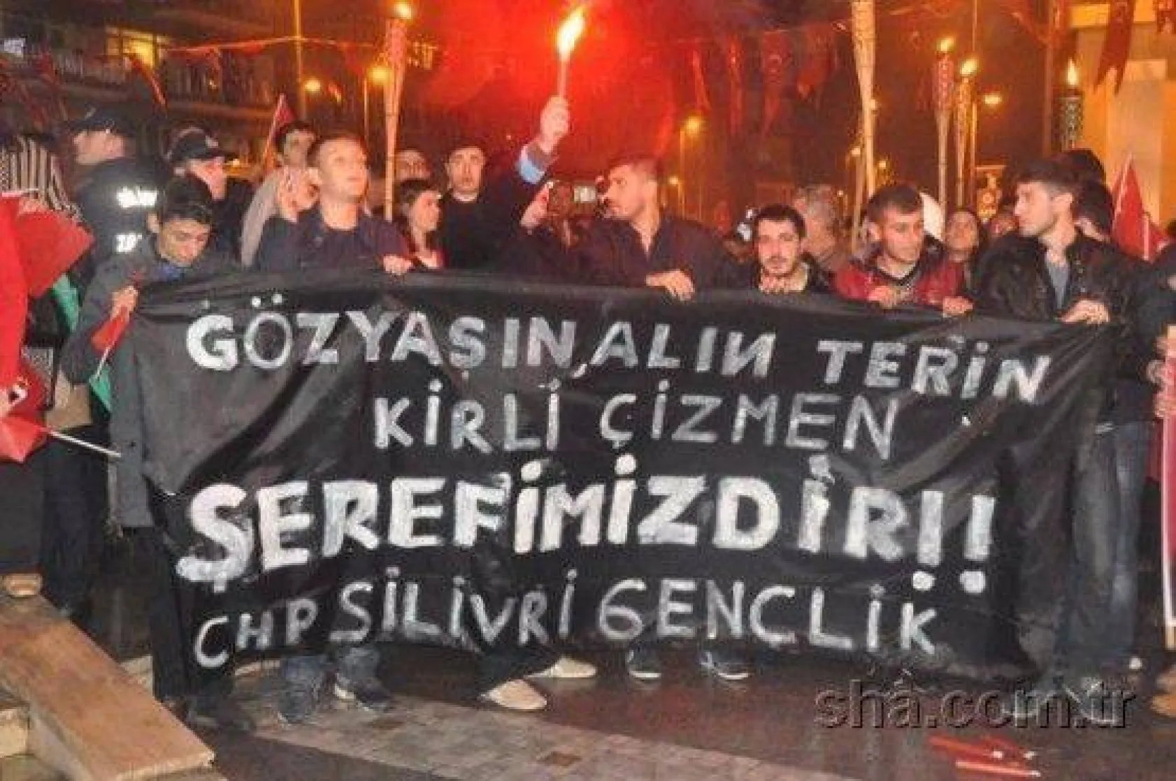 Binlerce kişi Cumhuriyet için yürüdü