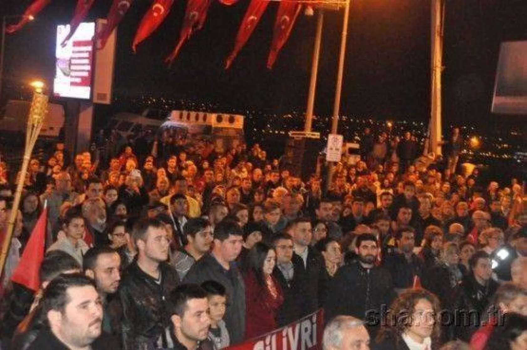 Binlerce kişi Cumhuriyet için yürüdü