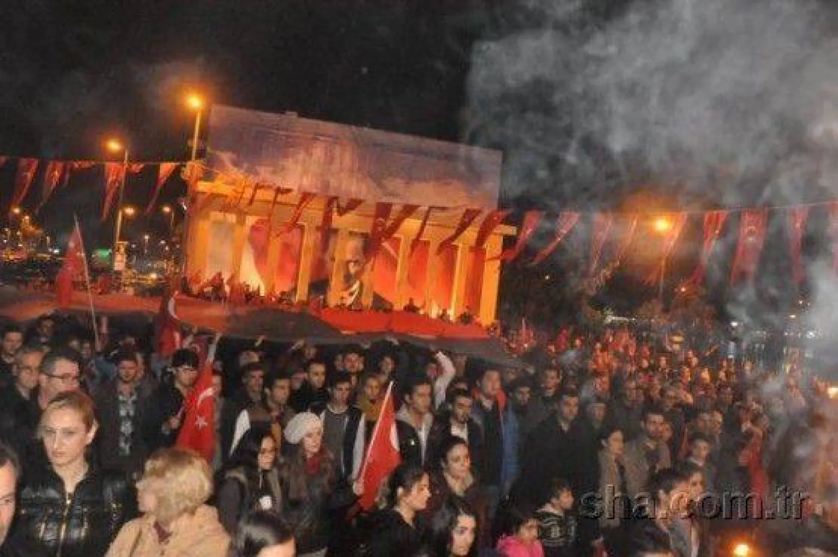 Binlerce kişi Cumhuriyet için yürüdü